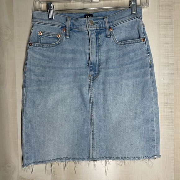 GAP Dresses & Skirts - ‎Gap denim jean mini skirt, size 4/26